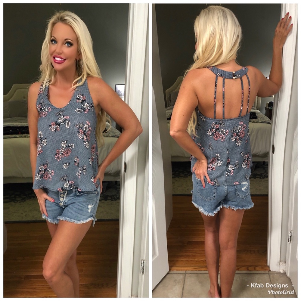 š„°LAST 1! Contrast Print V Neck Back Detail Top! - Picture 1 of 3